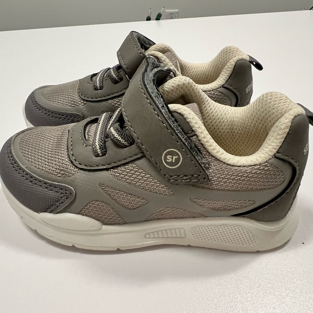 Stride Rite Boys Gray Sneakers 7T